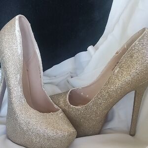 Elegant Glittering Gold Stiletto Heels